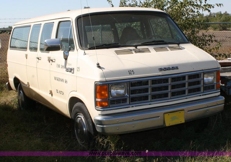 image for item 6365 1988 Dodge Ram Wagon B350