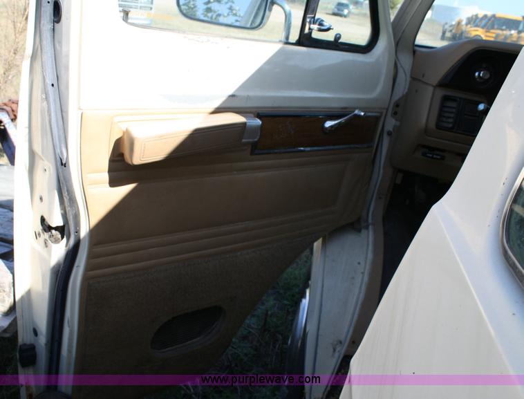 image for item 6365 1988 Dodge Ram Wagon B350