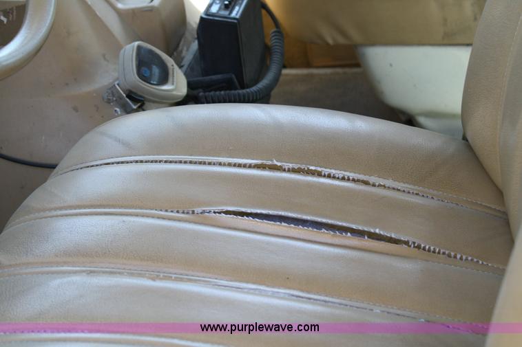 image for item 6365 1988 Dodge Ram Wagon B350