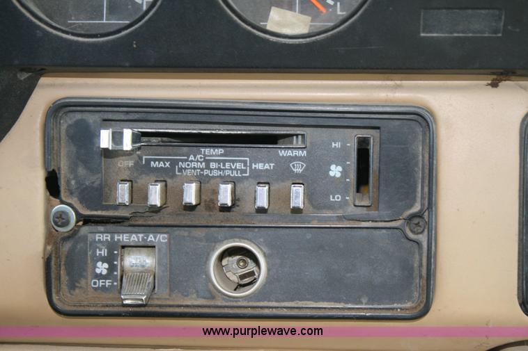 image for item 6365 1988 Dodge Ram Wagon B350