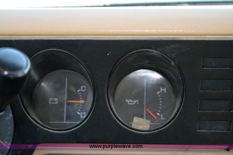 image for item 6365 1988 Dodge Ram Wagon B350