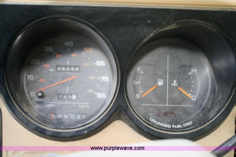 image for item 6365 1988 Dodge Ram Wagon B350