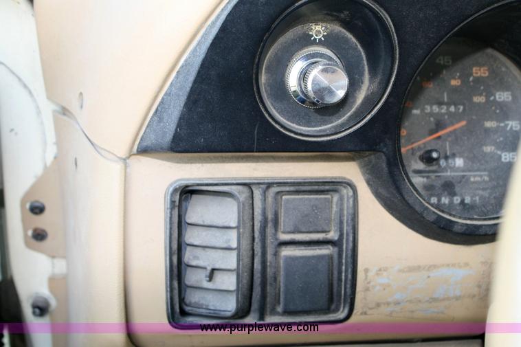 image for item 6365 1988 Dodge Ram Wagon B350