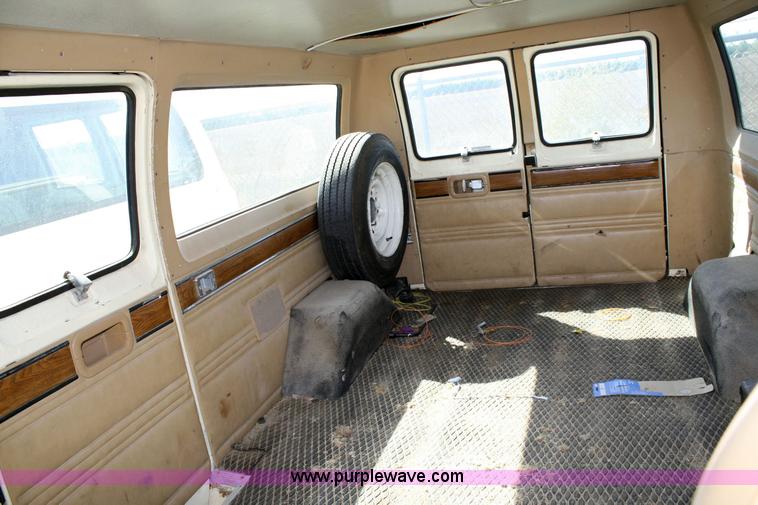 image for item 6365 1988 Dodge Ram Wagon B350