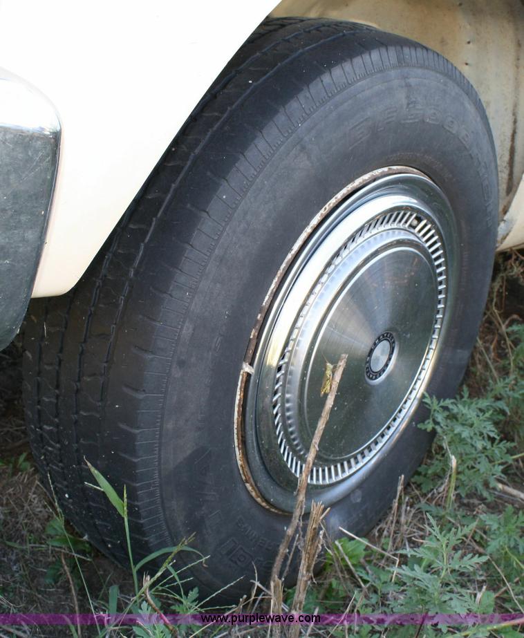 image for item 6365 1988 Dodge Ram Wagon B350