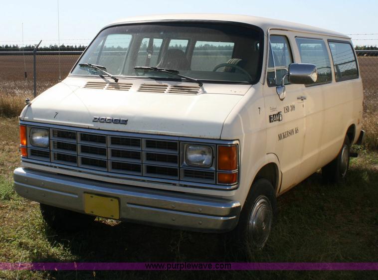 image for item 6366 1989 Dodge Ram Wagon B350