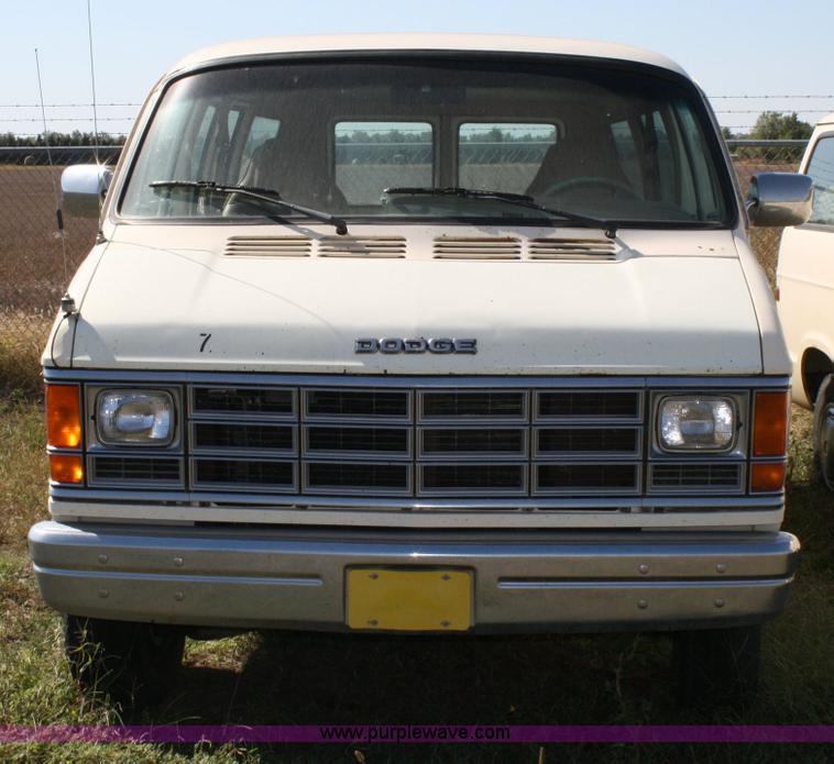 image for item 6366 1989 Dodge Ram Wagon B350