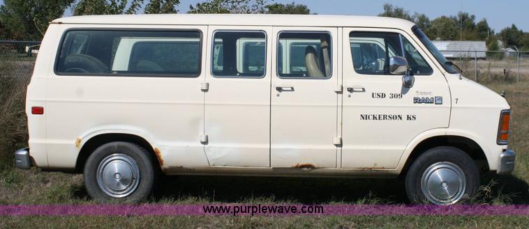 image for item 6366 1989 Dodge Ram Wagon B350