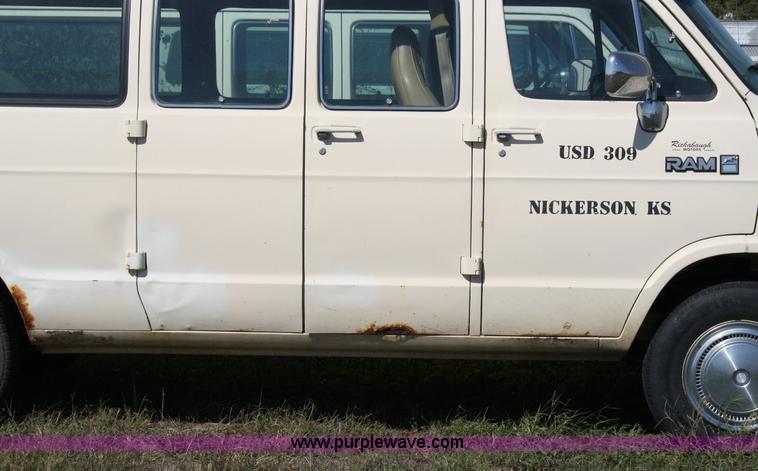 image for item 6366 1989 Dodge Ram Wagon B350