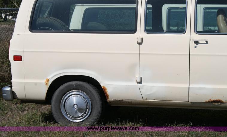image for item 6366 1989 Dodge Ram Wagon B350