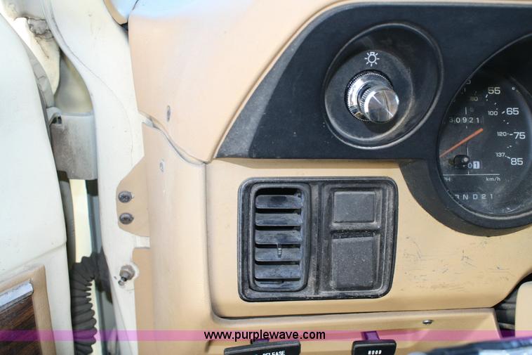 image for item 6366 1989 Dodge Ram Wagon B350