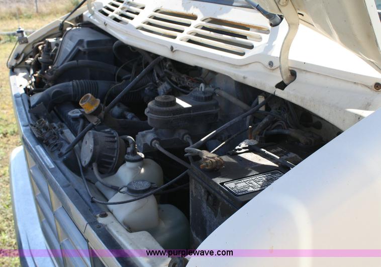 image for item 6366 1989 Dodge Ram Wagon B350