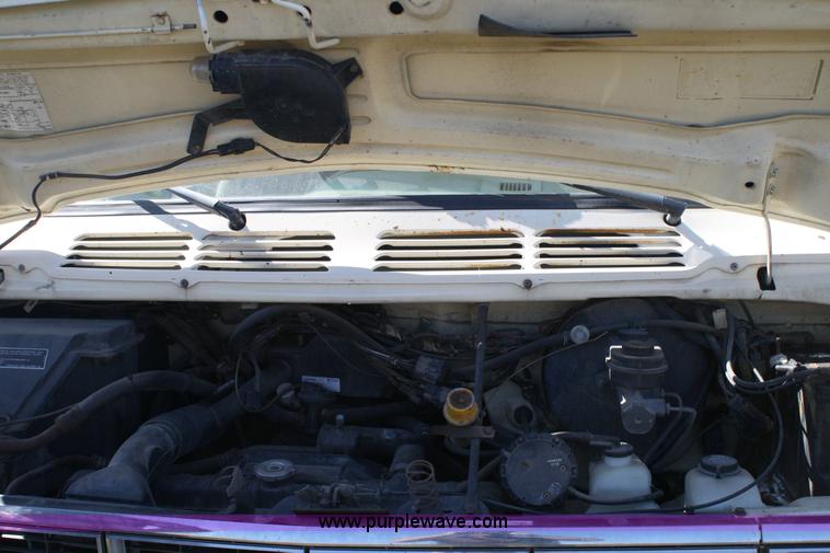 image for item 6366 1989 Dodge Ram Wagon B350