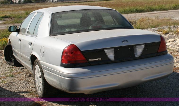 image for item 6402 2006 Ford Crown Victoria Police Interceptor