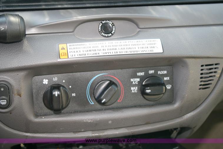 image for item 6402 2006 Ford Crown Victoria Police Interceptor