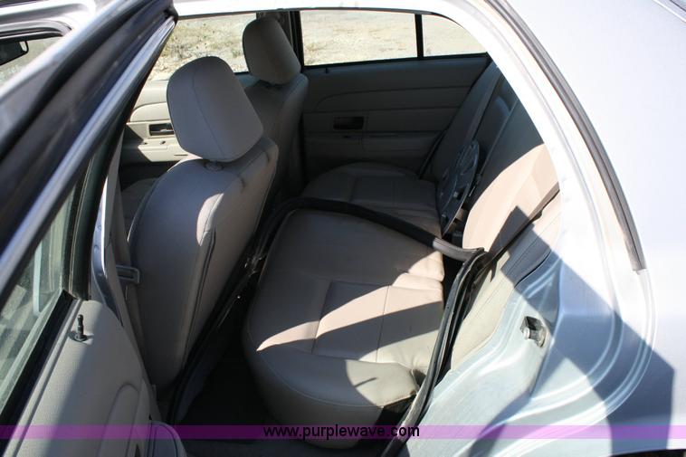 image for item 6402 2006 Ford Crown Victoria Police Interceptor