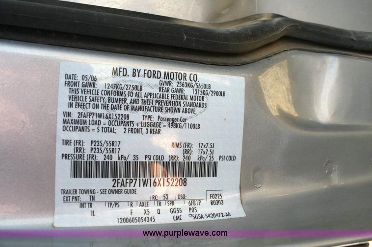 image for item 6402 2006 Ford Crown Victoria Police Interceptor