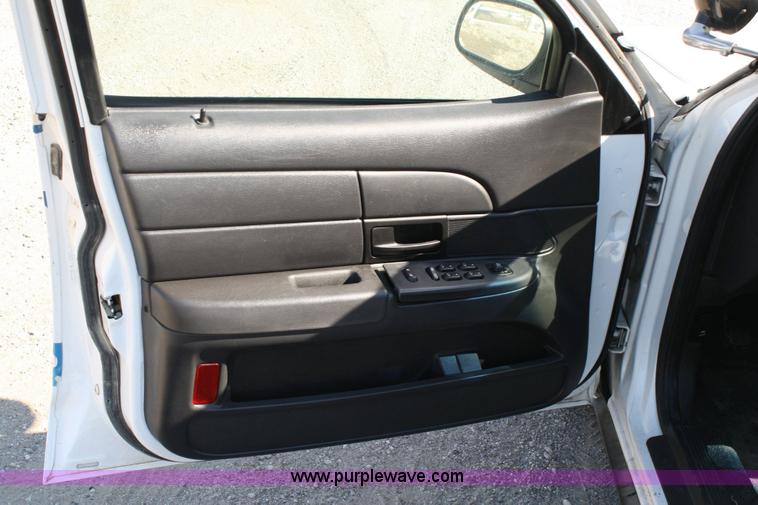 image for item 6403 2006 Ford Crown Victoria Police Interceptor