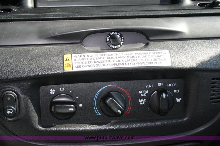 image for item 6403 2006 Ford Crown Victoria Police Interceptor