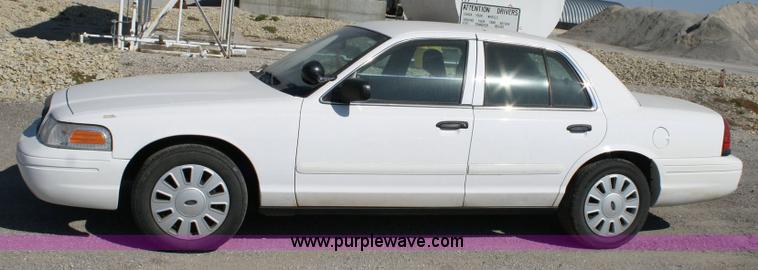 image for item 6404 2006 Ford Crown Victoria Police Interceptor