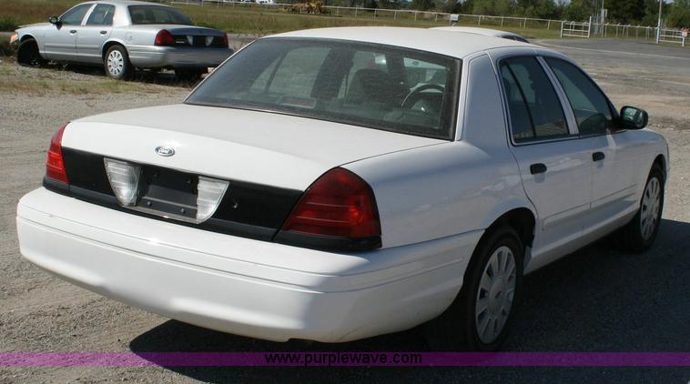 image for item 6404 2006 Ford Crown Victoria Police Interceptor