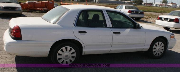 image for item 6404 2006 Ford Crown Victoria Police Interceptor