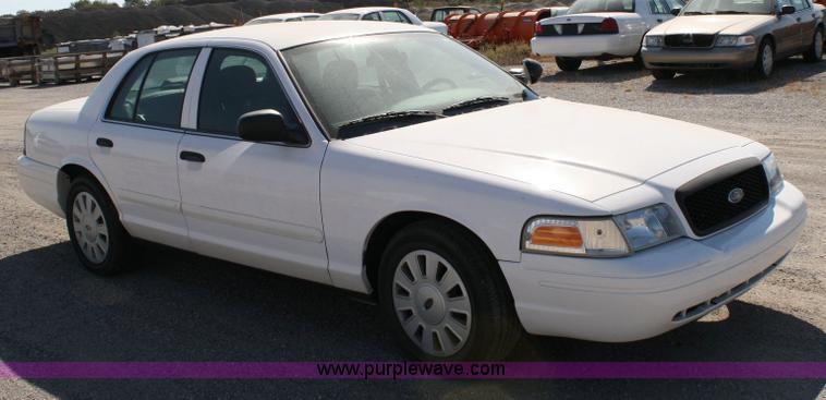 image for item 6404 2006 Ford Crown Victoria Police Interceptor
