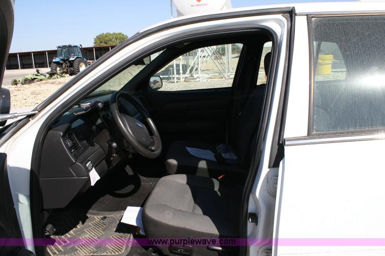 image for item 6404 2006 Ford Crown Victoria Police Interceptor