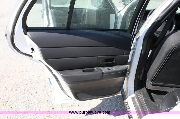 image for item 6404 2006 Ford Crown Victoria Police Interceptor