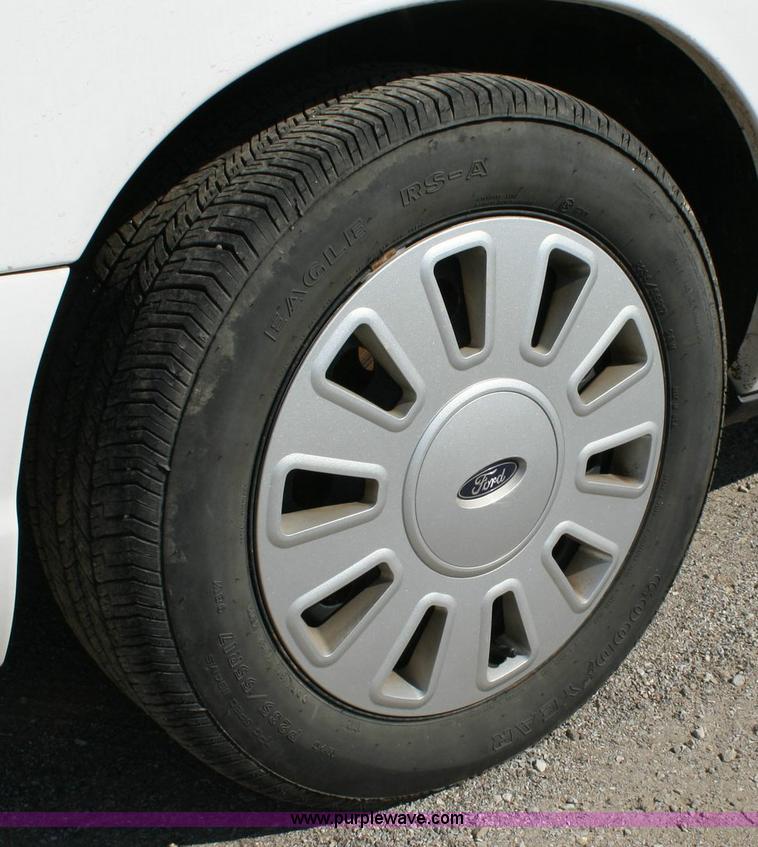 image for item 6404 2006 Ford Crown Victoria Police Interceptor