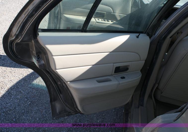 image for item 6406 2006 Ford Crown Victoria Police Interceptor