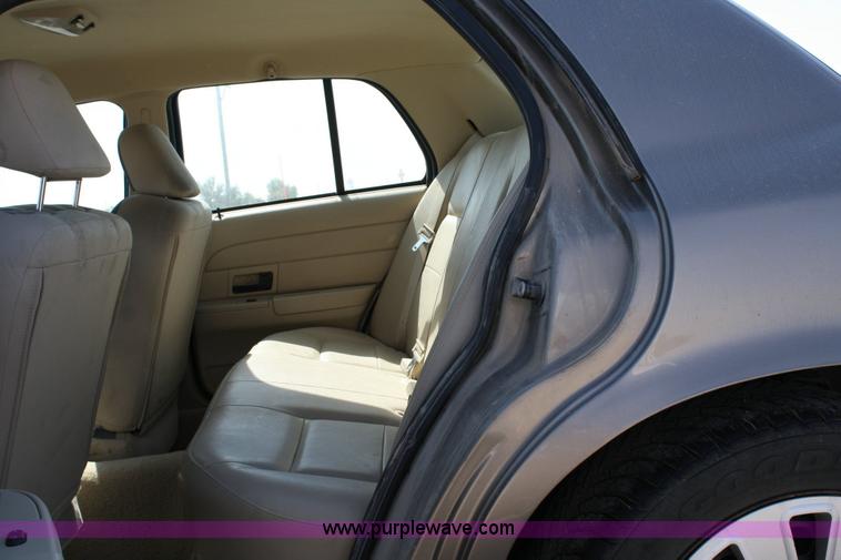 image for item 6406 2006 Ford Crown Victoria Police Interceptor