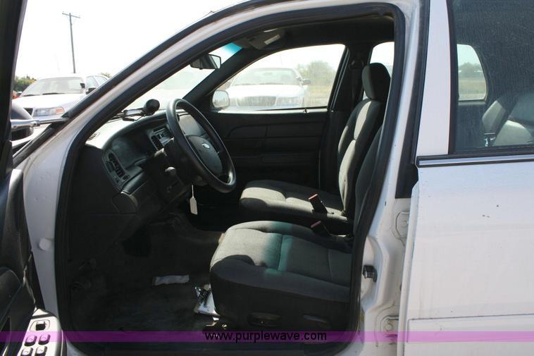 image for item 6408 2006 Ford Crown Victoria Police Interceptor