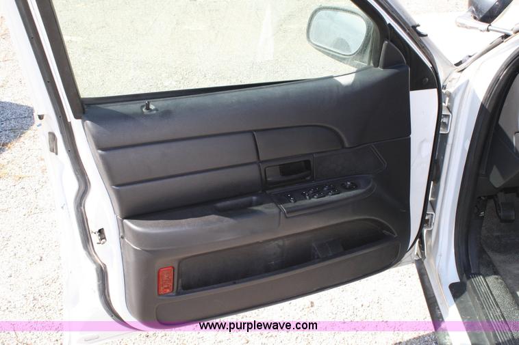 image for item 6409 2006 Ford Crown Victoria Police Interceptor
