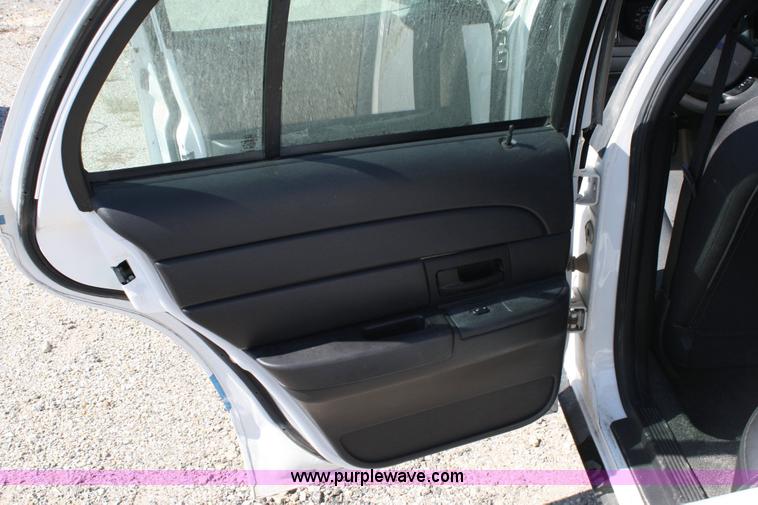 image for item 6409 2006 Ford Crown Victoria Police Interceptor