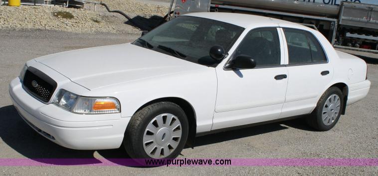 image for item 6410 2006 Ford Crown Victoria Police Interceptor