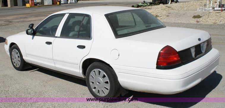 image for item 6410 2006 Ford Crown Victoria Police Interceptor