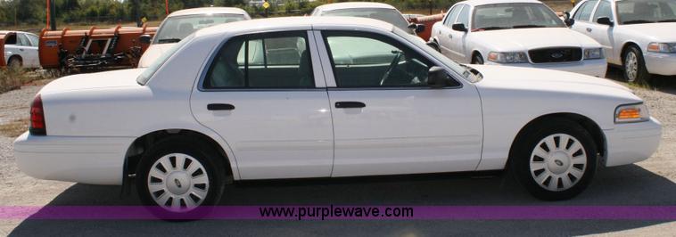 image for item 6410 2006 Ford Crown Victoria Police Interceptor