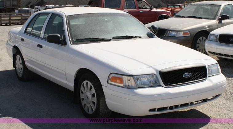 image for item 6410 2006 Ford Crown Victoria Police Interceptor