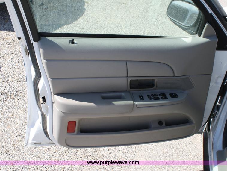 image for item 6410 2006 Ford Crown Victoria Police Interceptor