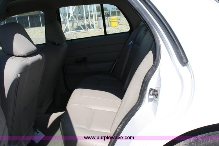 image for item 6410 2006 Ford Crown Victoria Police Interceptor