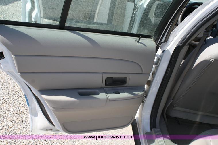 image for item 6410 2006 Ford Crown Victoria Police Interceptor