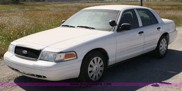 image for item 6411 2006 Ford Crown Victoria Police Interceptor