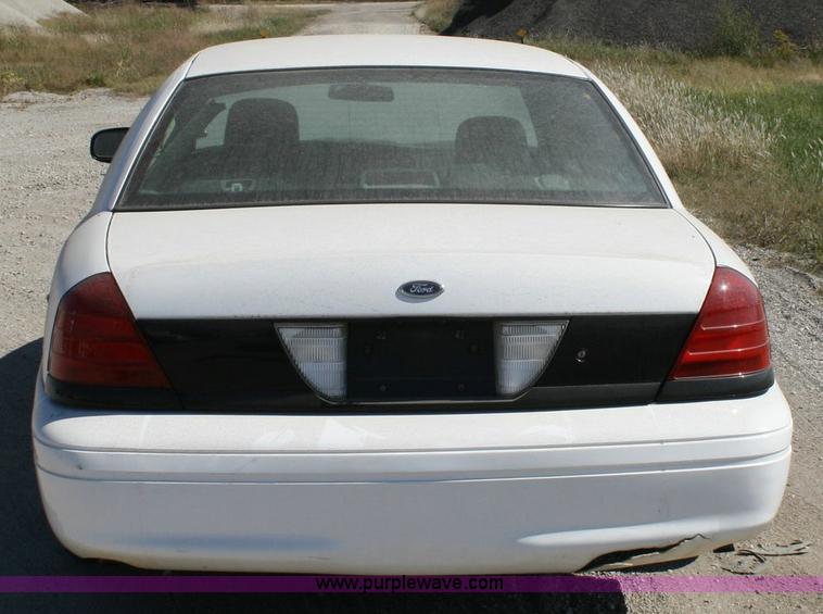 image for item 6411 2006 Ford Crown Victoria Police Interceptor