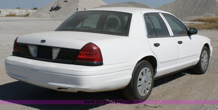 image for item 6411 2006 Ford Crown Victoria Police Interceptor