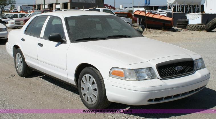 image for item 6411 2006 Ford Crown Victoria Police Interceptor