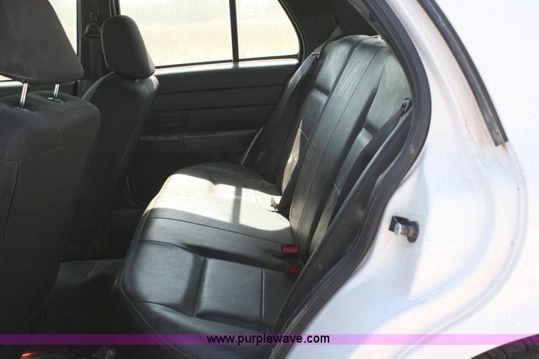 image for item 6411 2006 Ford Crown Victoria Police Interceptor
