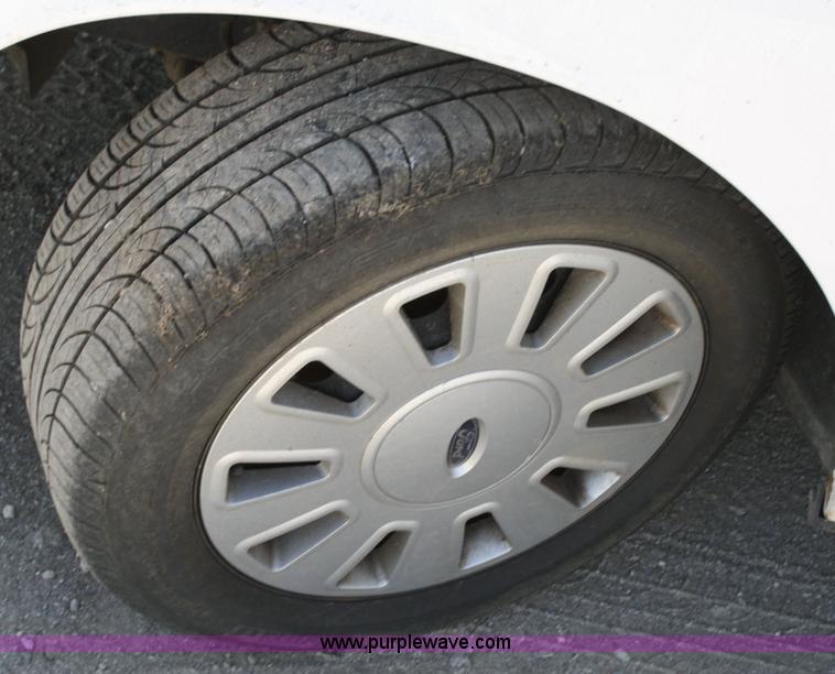 image for item 6411 2006 Ford Crown Victoria Police Interceptor