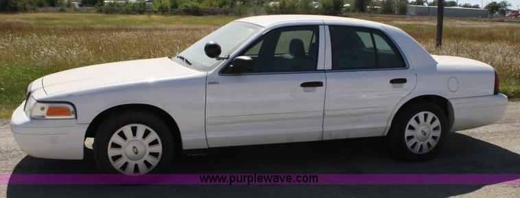 image for item 6412 2006 Ford Crown Victoria Police Interceptor