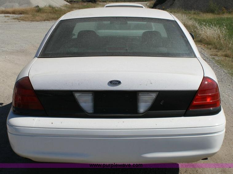 image for item 6412 2006 Ford Crown Victoria Police Interceptor